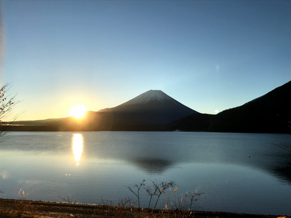 camp 本栖湖と富士山と日の出
